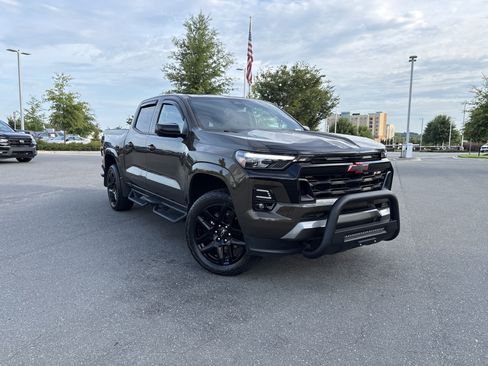 Used 2024 Chevrolet Colorado Z71 w/ Z71 Convenience Package 2 AWD/4WD image 2