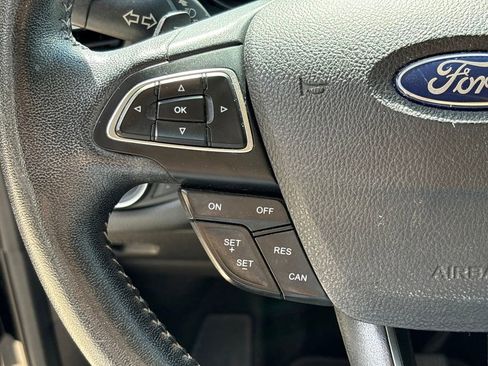 Used 2017 Ford Escape SE w/ SE Sport Appearance Package image 18