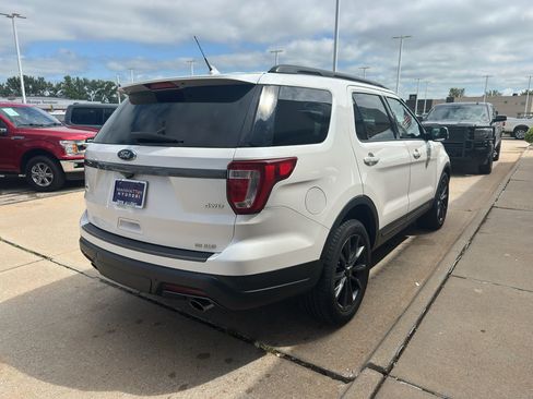 Used 2018 Ford Explorer XLT w/ XLT Appearance Package AWD/4WD image 10