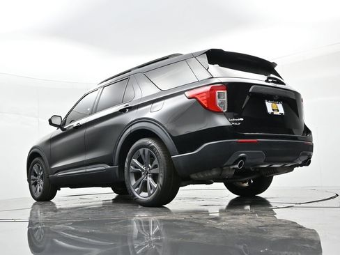 Used 2022 Ford Explorer XLT w/ Equipment Group 202A RWD image 26