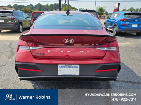 New 2025 Hyundai Elantra Sport image 10