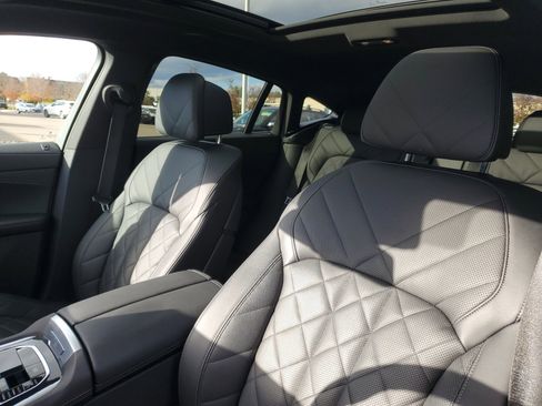 Certified 2024 BMW X6 xDrive40i w/ Premium Package image 8