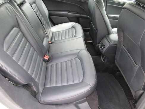 Used 2017 Ford Fusion Energi SE FWD image 18