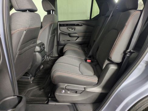 Used 2025 Honda Pilot Sport image 27