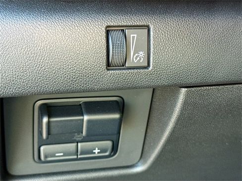 New 2024 Chevrolet Colorado LT w/ LT Convenience Package III image 13