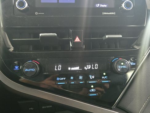 Used 2022 Toyota Camry SE FWD image 21