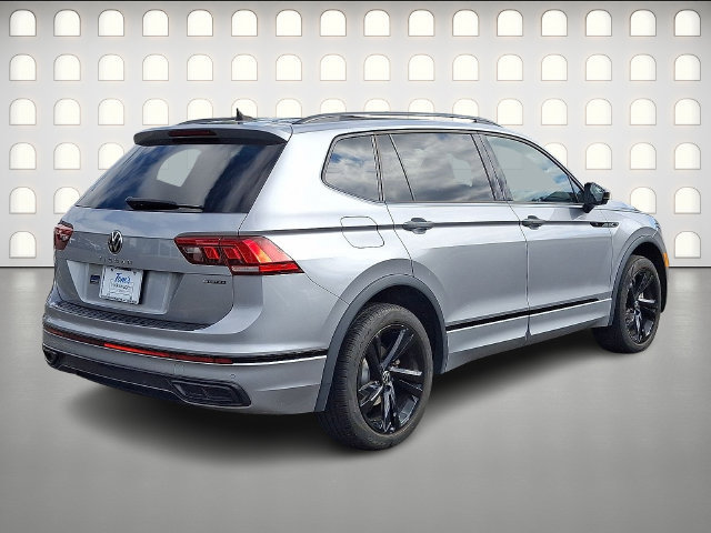Used 2024 Volkswagen Tiguan SE R-Line AWD/4WD image 6
