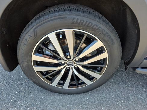 Used 2024 Nissan Pathfinder Platinum w/ Cargo Package FWD image 10