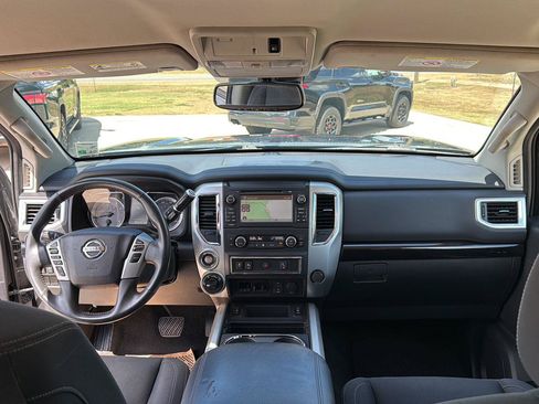 Used 2018 Nissan Titan SV w/ SV Convenience Package AWD/4WD image 24