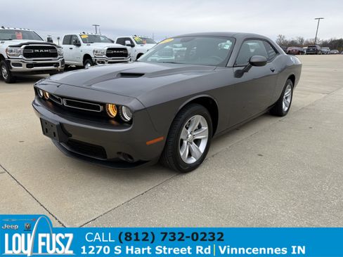 Used 2023 Dodge Challenger SXT image 3