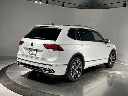 Used 2022 Volkswagen Tiguan SEL R-Line image 11