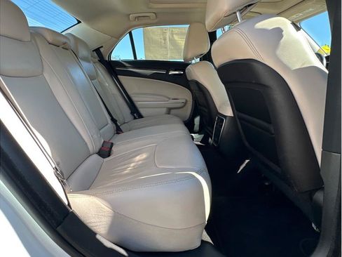 Used 2016 Chrysler 300 Limited RWD image 12