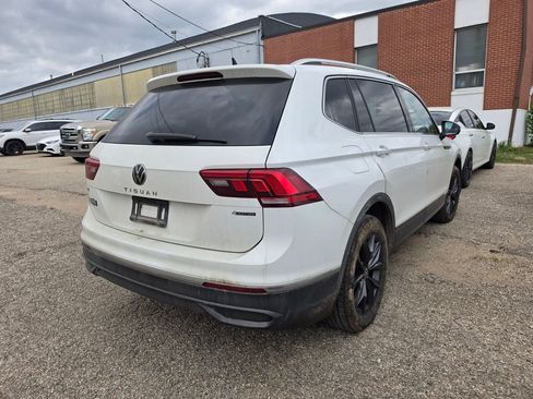 Used 2022 Volkswagen Tiguan SE image 2