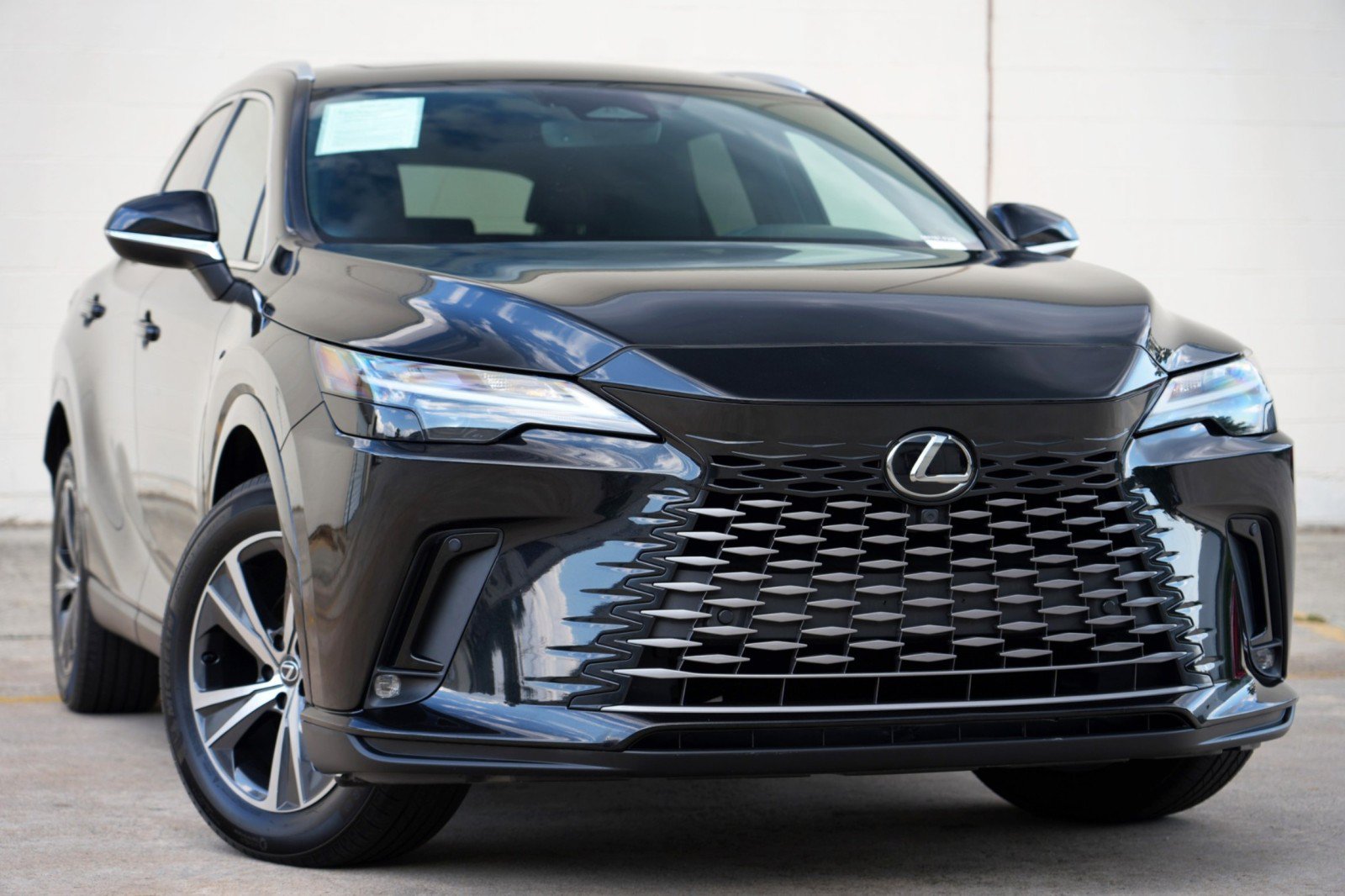 Used 2024 Lexus RX 350 FWD w/ Technology Package image 4