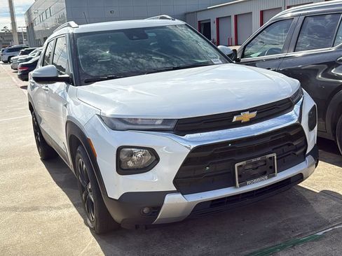 Used 2022 Chevrolet TrailBlazer LT image 2