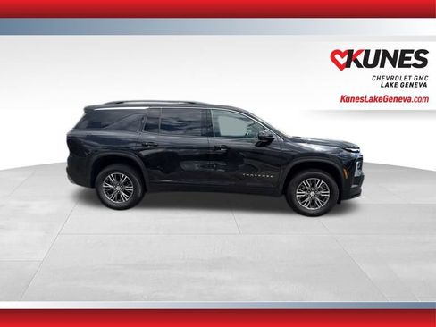 Used 2024 Chevrolet Traverse LT FWD image 3
