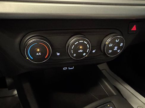 Used 2025 Chevrolet Trax LS w/ LS Convenience Package FWD image 15