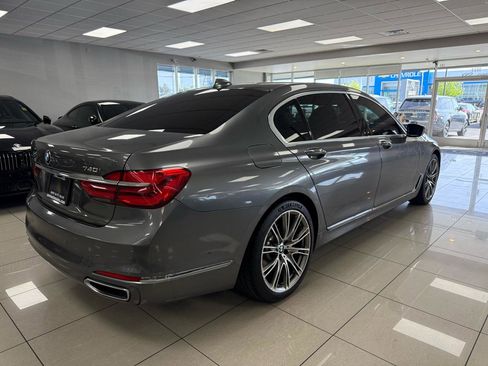 Used 2016 BMW 740i image 2