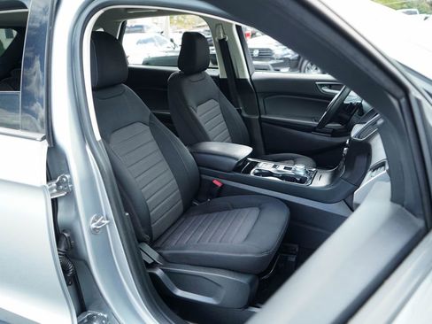 Used 2020 Ford Edge SE image 32