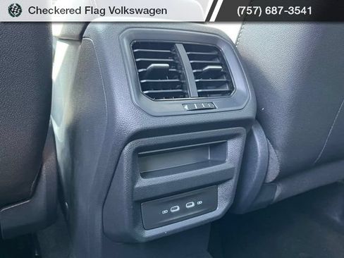 New 2026 Volkswagen Taos SE FWD image 31