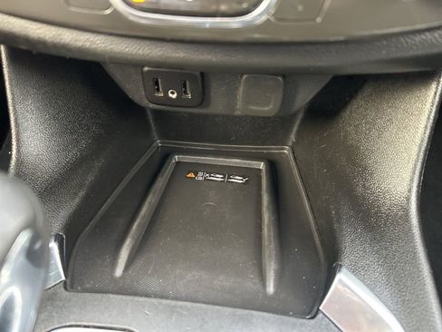 Used 2023 Chevrolet Traverse LT image 22