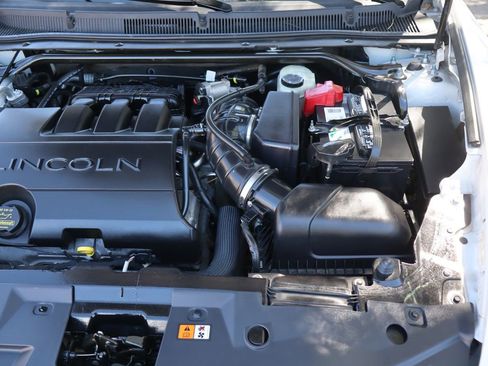 Used 2012 Lincoln MKS AWD image 40