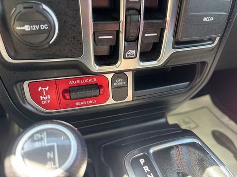 Used 2023 Jeep Gladiator Mojave w/ Cold Weather Group AWD/4WD image 21