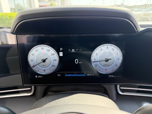 Certified 2025 Hyundai Elantra SEL FWD image 31
