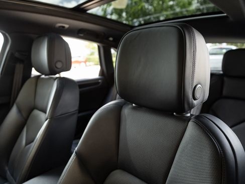 Certified 2023 Porsche Macan AWD/4WD image 22