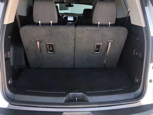 Used 2018 GMC Acadia SLE image 22