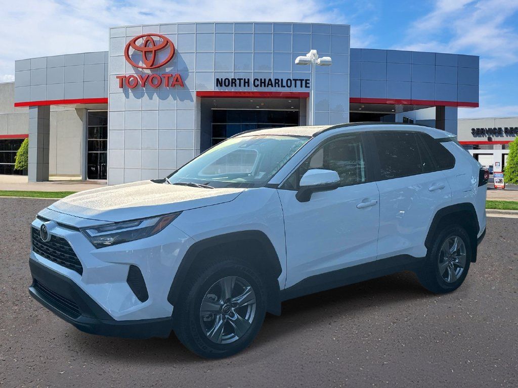 Used 2025 Toyota RAV4 XLE w/ Convenience Package FWD image 5