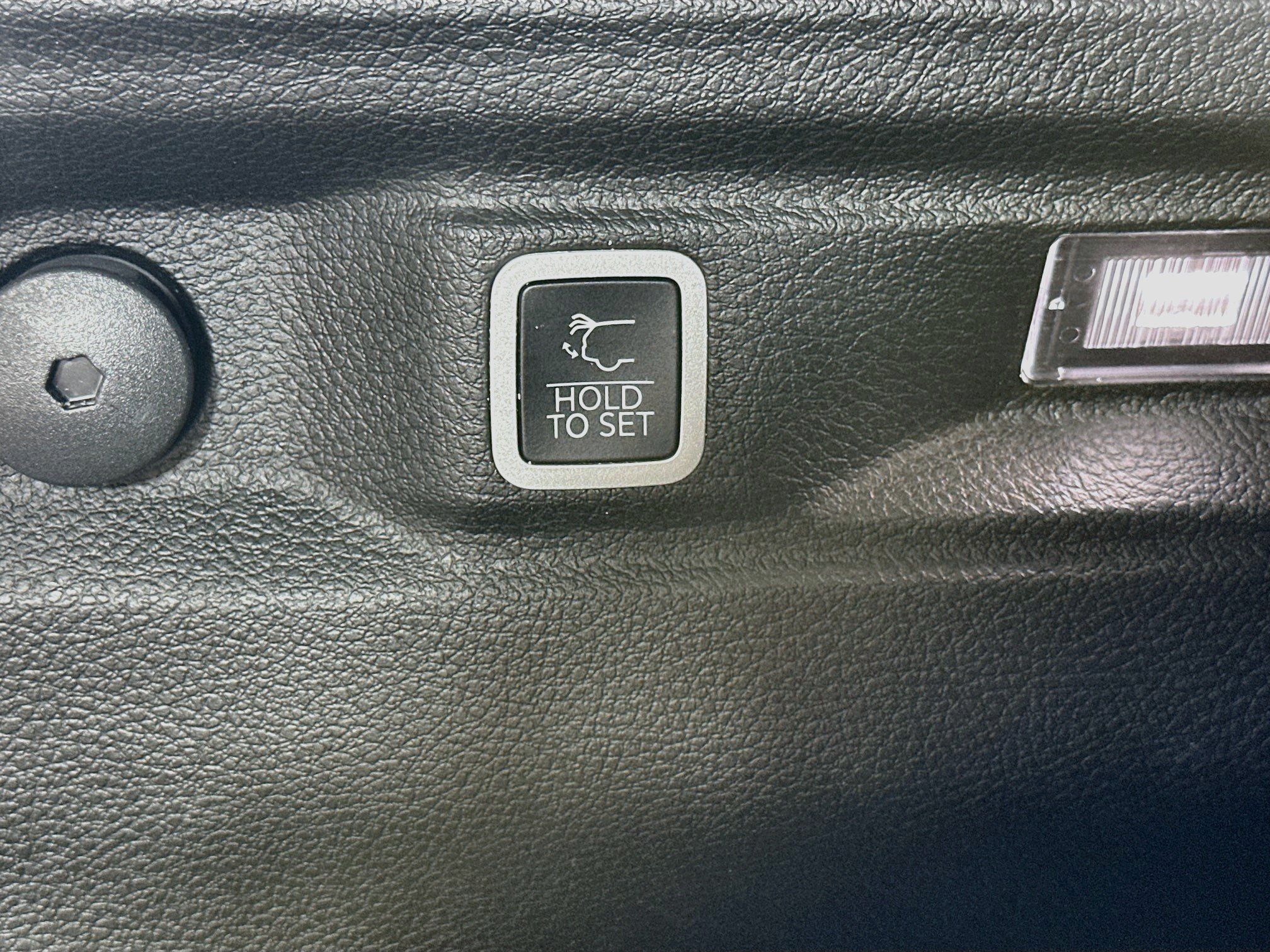 Used 2022 Jeep Grand Cherokee L Limited RWD image 31
