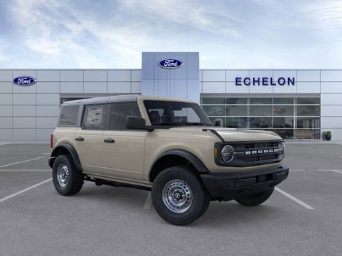 New 2025 Ford Bronco 4-Door image 7