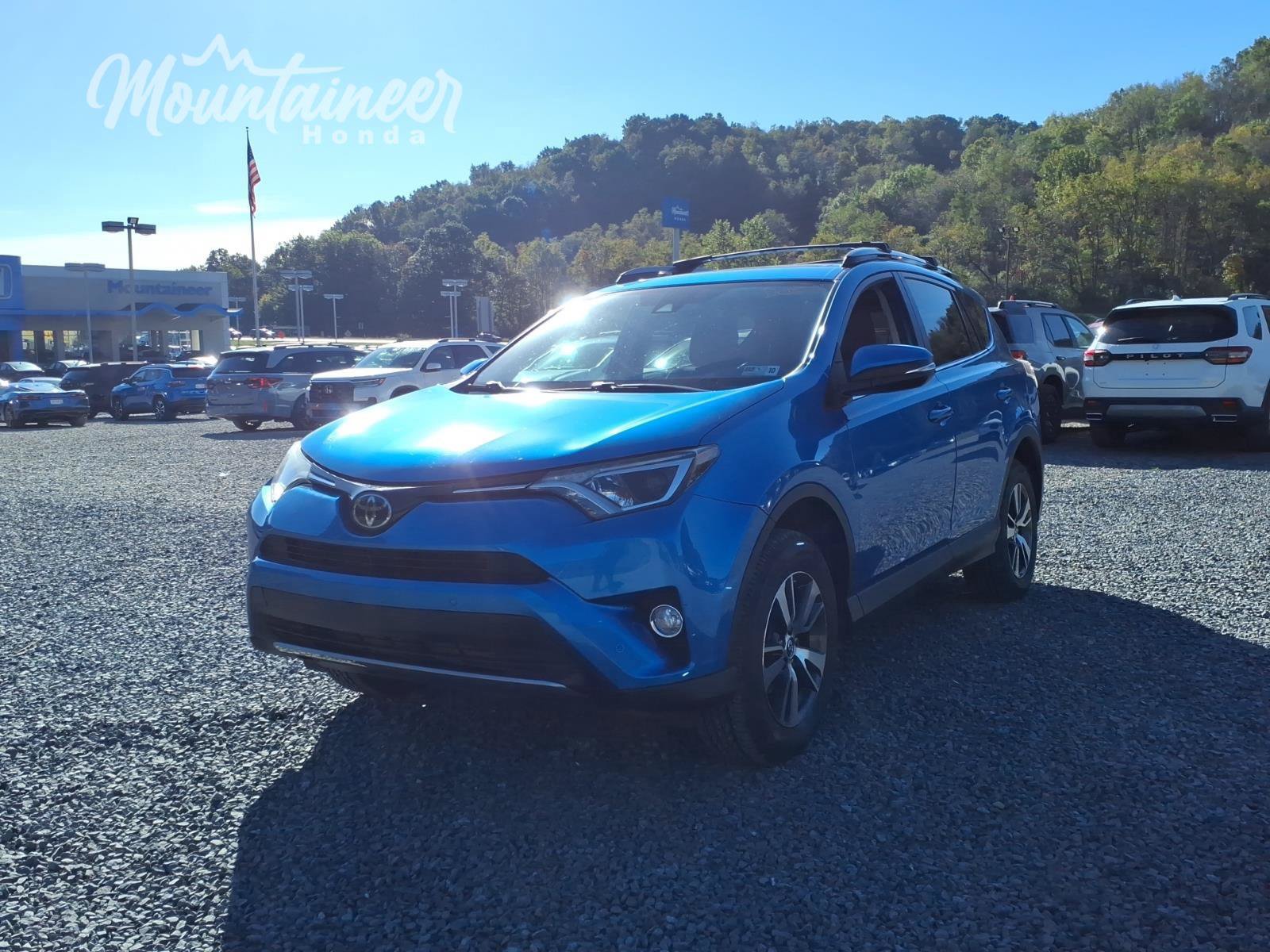 Used 2017 Toyota RAV4 XLE AWD/4WD image 1