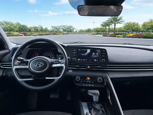 Used 2023 Hyundai Elantra SEL image 15