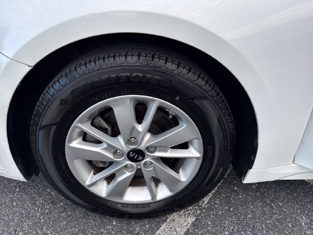 Used 2017 Kia Optima LX FWD image 28