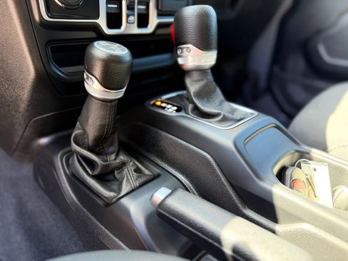 Used 2019 Jeep Wrangler Unlimited Sport AWD/4WD image 39