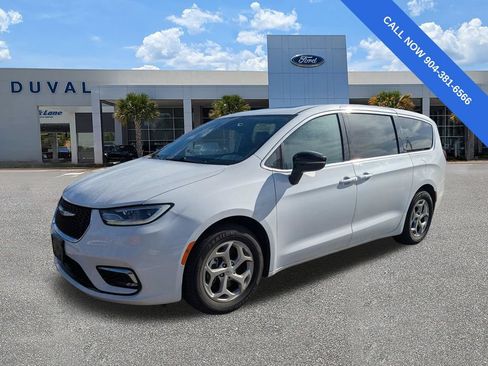 Used 2024 Chrysler Pacifica Limited FWD image 8
