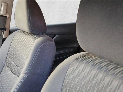 Used 2019 Nissan Rogue S w/ Special Edition Package FWD image 14