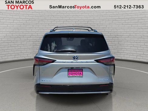 Used 2025 Toyota Sienna Platinum AWD/4WD image 7