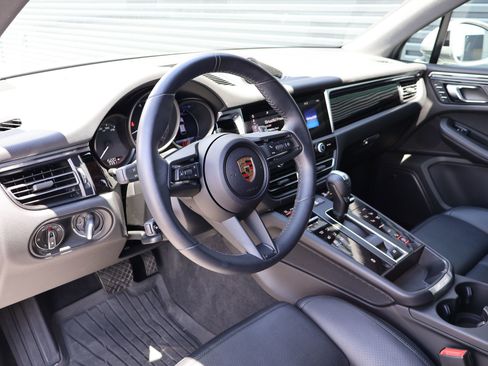 Used 2024 Porsche Macan AWD/4WD image 4