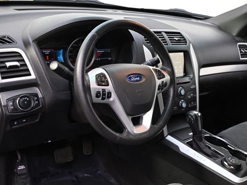 Used 2015 Ford Explorer XLT w/ Equipment Group 202B image 11