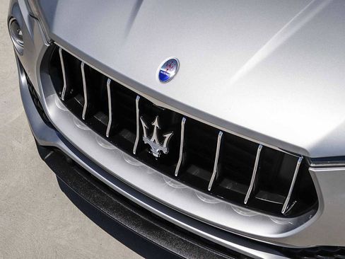 Used 2017 Maserati Levante S AWD/4WD image 8