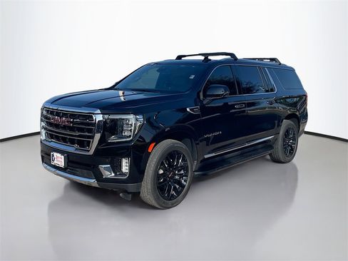 Used 2023 GMC Yukon XL SLT w/ SLT Luxury Package image 3