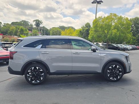 Certified 2025 Kia Sorento EX w/ Panoramic Sunroof Package FWD image 2