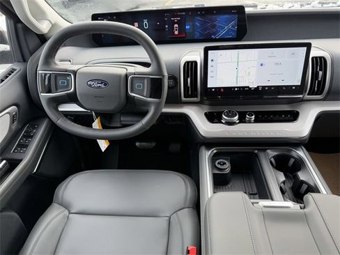 New 2026 Ford Expedition Active image 12