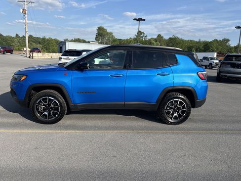 Used 2025 Jeep Compass Trailhawk AWD/4WD image 11