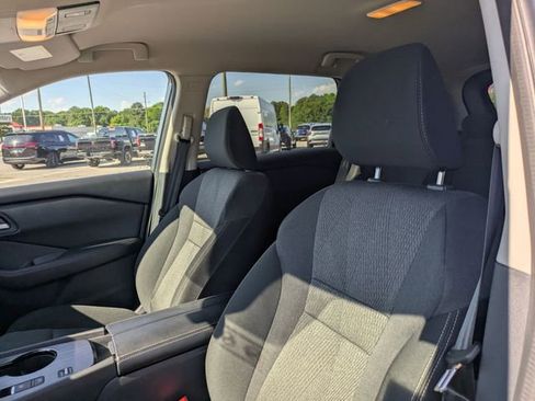 Used 2025 Nissan Rogue SV FWD image 14