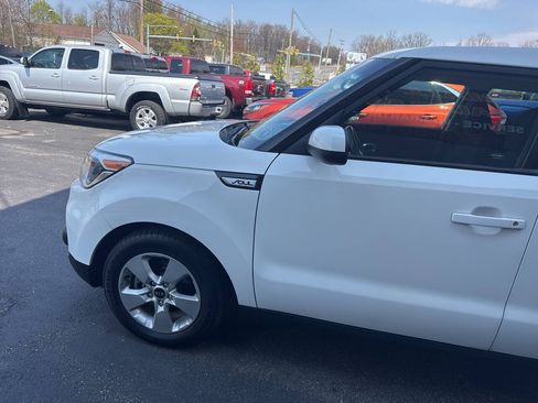 Used 2018 Kia Soul FWD image 4