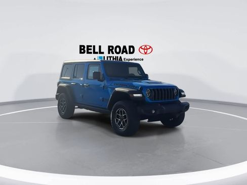 Used 2025 Jeep Wrangler Rubicon image 2